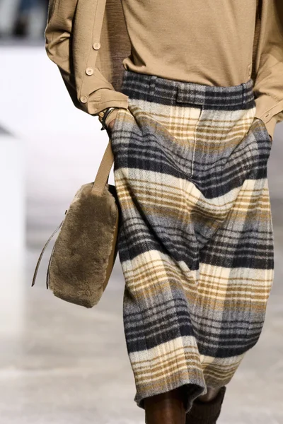 Look 18